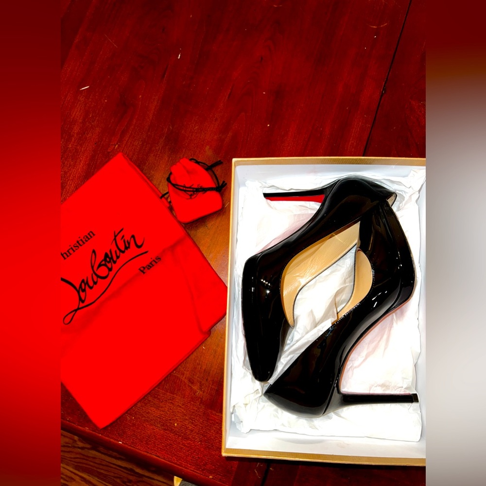 Gorgeous Authentic Christian Louboutin Stilettos!!! 38mm So Kate leather!